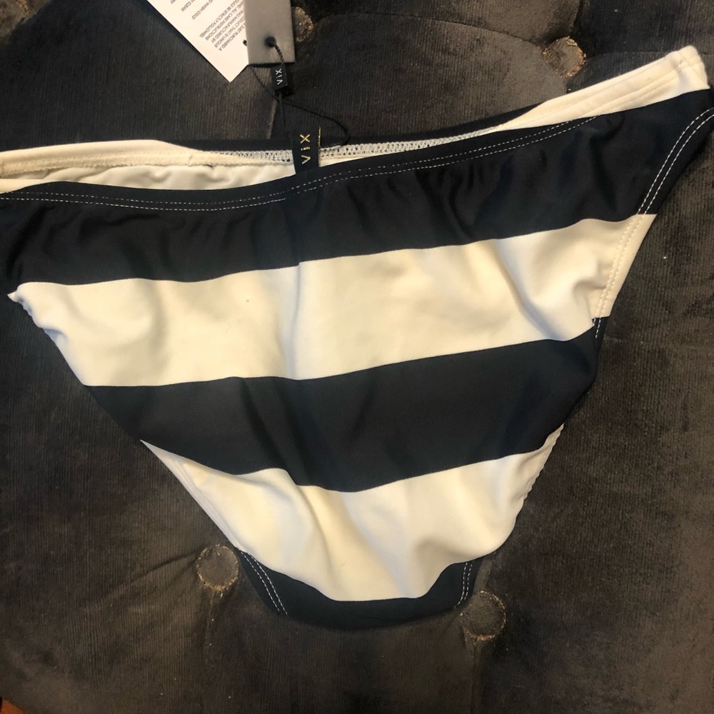Bikini - Picture 3 of 4
